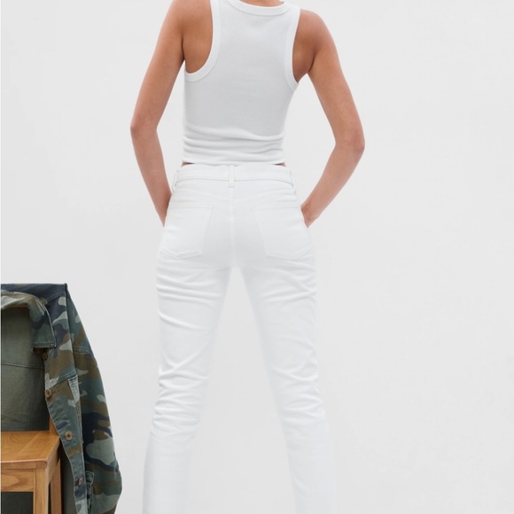 NWT Gap Mid Rise Girlfriend Jeans with Washwell White-26 Short - Picture 3 of 14